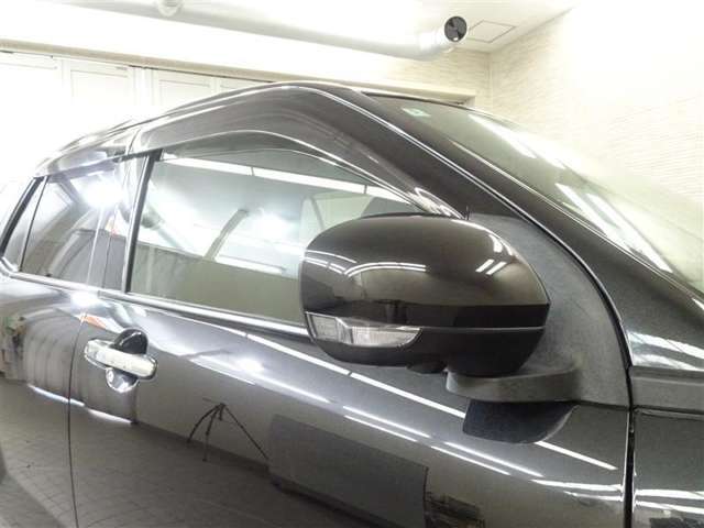 広々とした車内空間に優れた燃費性能。更にデザインも上質で人気のお車です！