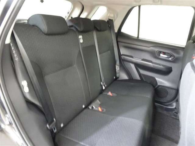 ゆとりある広々とした車内空間は、ドライブを始め買い物やレジャーなど、幅広く活躍します。一人でもみんなとでもお出かけを楽しみましょう！