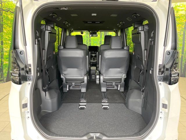 普段のお買い物や通勤、送迎等に十分な荷室スペースを確保しております。セカンドシートを倒すと、大きな荷物の積載も可能です♪