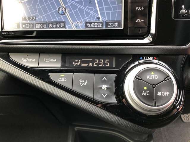 操作しやすいオートエアコン。　車内をいつも快適に保つ事が出来ます。