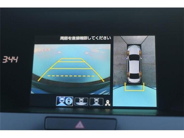 全周囲カメラは車を真上から見ているように映しますので、駐車もしやすいです♪