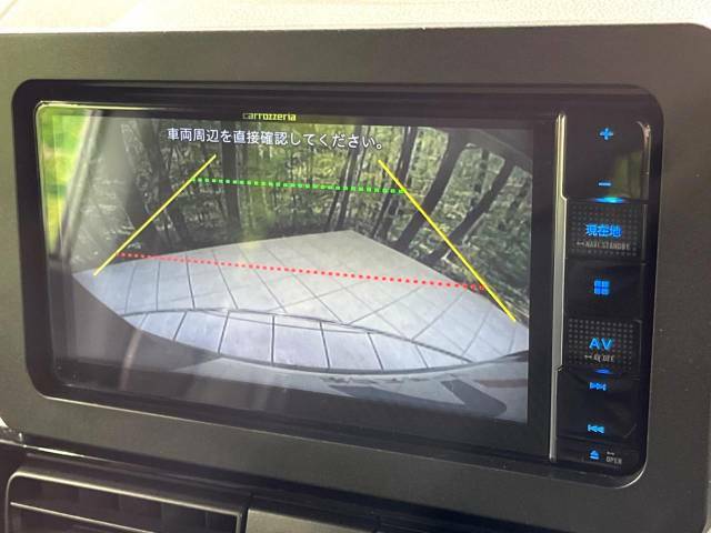 【バックカメラ】駐車時に後方がリアルタイム映像で確認できます。大型商業施設や立体駐車場での駐車時や、夜間のバック時に大活躍！運転スキルに関わらず、今や必須となった装備のひとつです！