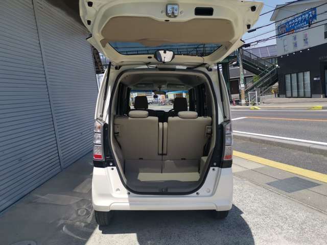 荷室は広く、実用性も十分！日常の買い物から旅行まで対応。