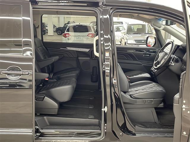 店頭在庫以外にも全国約4万台※の在庫から、ぴったりな1台をご提案します！※2023年10月現在の在庫台数です。売約済の可能性があります。