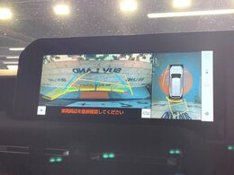 【パノラミックビューモニター】専用のカメラにより、上から見下ろしたような視点で360度クルマの周囲を確認することができます☆死角部分も確認しやすく、狭い場所での切り返しや駐車もスムーズに行えます。
