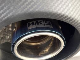 【HKS製マフラー】純正にはない個性あふれる「後ろ姿」を演出するHKSマフラー付き！ビジュアル・サウンド共にこだわりの一台に仕上がっております♪
