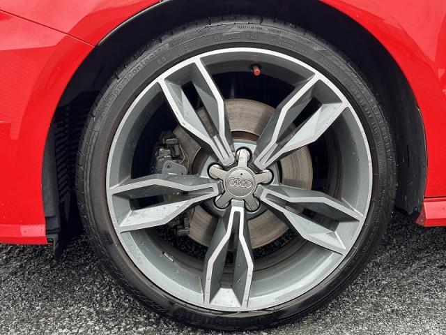 【純正18インチアルミホイール】スタイリッシュなデザインでAudiならではの卓越した走りを支えるホイールと足回りです！