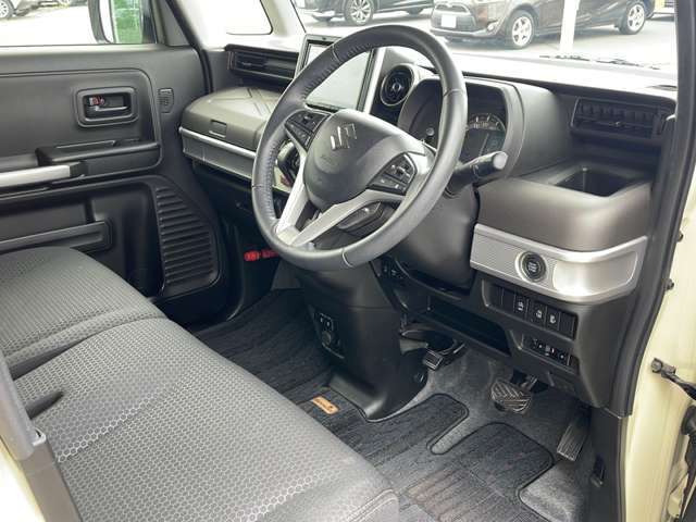 気になる車はすぐにお問い合わせください！右のカーセンサー専用無料ダイヤルから、専門スタッフがお車のご質問にお答えいたします！