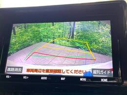 【バックカメラ】駐車時に後方がリアルタイム映像で確認できます。大型商業施設や立体駐車場での駐車時や、夜間のバック時に大活躍！運転スキルに関わらず、今や必須となった装備のひとつです！