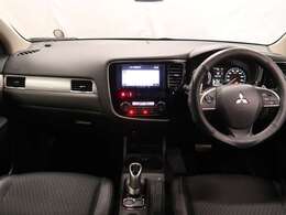 カーセンサー認定とは、プロの鑑定師が中古車の車両状態を鑑定するサービスです。第三者機関のプロの鑑定師によりチェックを行い、公正にグレードを定めます。