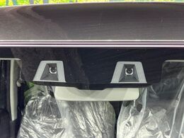 【スズキ　セーフティサポート】走行中に前方の車両等を認識し、衝突しそうな時は警報とブレーキで衝突回避と被害軽減をアシスト。より安全にドライブをお楽しみいただけます。