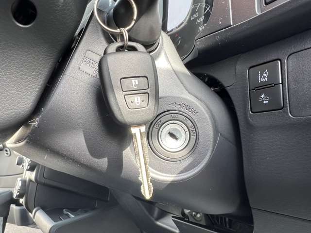 登録済未使用車/バックモニター/トヨタセーフティーセンス/AC100V電源/ダブルエアバック/オートハイビーム/レーンキーピング/トラクションコントロール/キーレスエントリー/電動格納ドアミラー