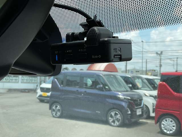 日産純正ドライブレコーダーです。ナビ画面で確認できます。