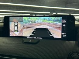 【360°ビューモニター】専用のカメラにより、上から見下ろしたような視点で360度クルマの周囲を確認することができます☆死角部分も確認しやすく、狭い場所での切り返しや駐車もスムーズに行えます。