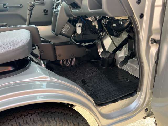 フロアマットも綺麗にクリーニングして納車しております！