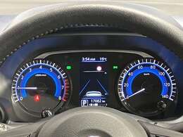 【メーター】メーター内のカラーディスプレイには運転をサポートするさまざまな情報を表示！