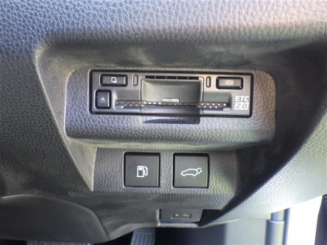 【ETC】有料道路を利用する際に料金所で停止することなく通過できる、ETC車載器（ノンストップ自動料金収受システム機器）が装備されています。セットアップを行うことで利用可能になります。