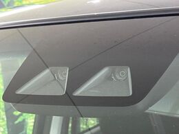 【スマートアシスト】走行中に前方の車両等を認識し、衝突しそうな時は警報とブレーキで衝突回避と被害軽減をアシスト。より安全にドライブをお楽しみいただけます。