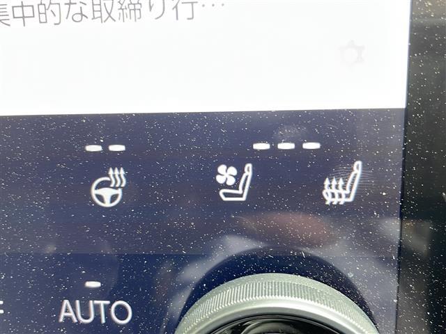 【シートヒーター＆シートエアコン】寒い冬場はポカポカのシート、暑い夏場は涼しいシートで快適にドライブをお楽しみくださいませ！