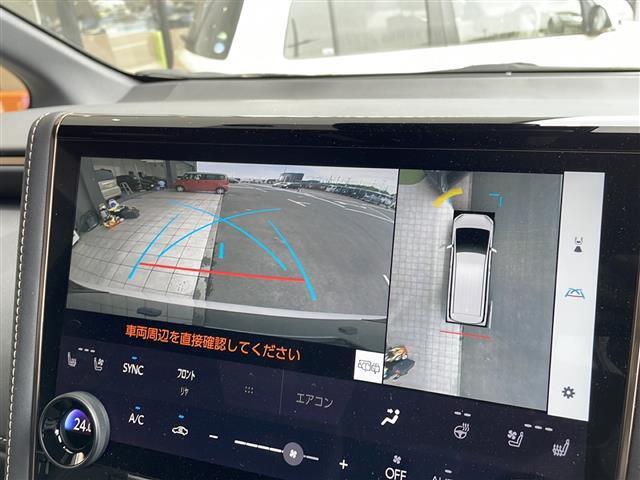【パノラミックビューモニター】クルマを真上から見下ろした視点で駐車をサポートします！クルマの斜め後ろや真横など、いち早く障害物に気が付くことができます。