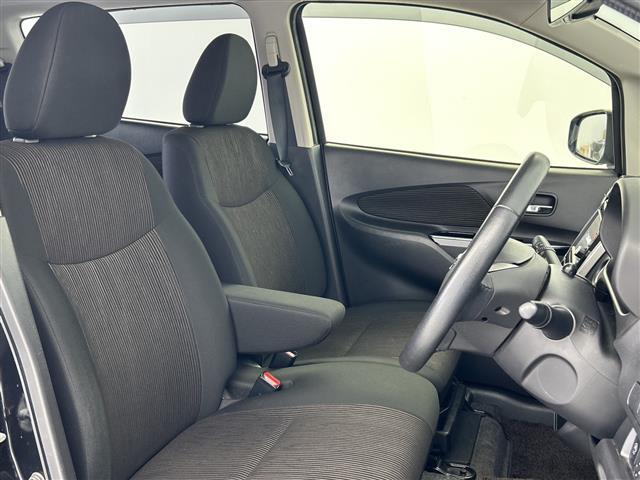 【運転席】座り心地が良いシートなので長時間の運転でも快適にお過ごしいただけます。新品のフロアマットのご注文も可能です。掲載箇所以外にご希望の写真がございましたらお気軽にお問い合わせ下さい。