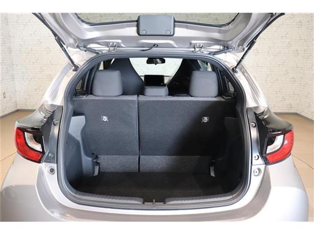 こんなに広い荷室が出来ますよ！背の高い荷物も積めます。リアシートとトランクが繋がっているので、長尺ものでも収納がOK！買い物等で重宝しますよ！