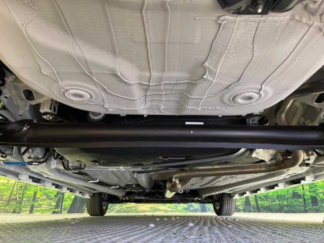 お車を安心してお乗りいただく為には、足回りの定期点検が欠かせません。サービスサポート（有償保証）では無料点検もご提供しており、安心のカーライフをお過ごしいただけるサポート体制が整っています。