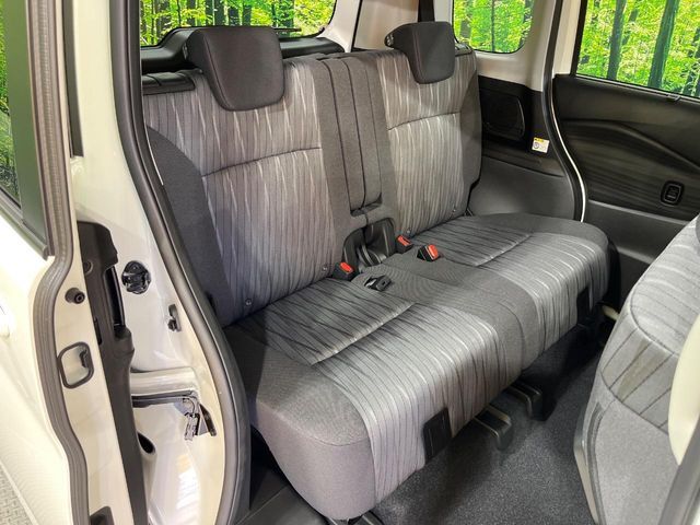 積み下ろしのしやすいデッキにはたっぷりと荷物を積み込んでいただけます。遊びから仕事まで、様々なシーンで頼れます♪