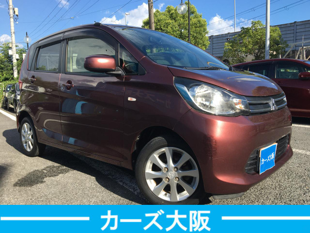 気になる方には、各キズ1箇所につき30000円で綺麗に板金塗装をしてからのお渡しも可能です。ルーフ・サイドステップは1箇所50000円になります。