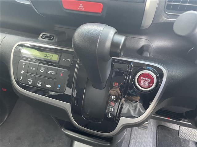 【シフトレバー】シフトも操作しやすく快適なドライブを楽しんでいただけます！