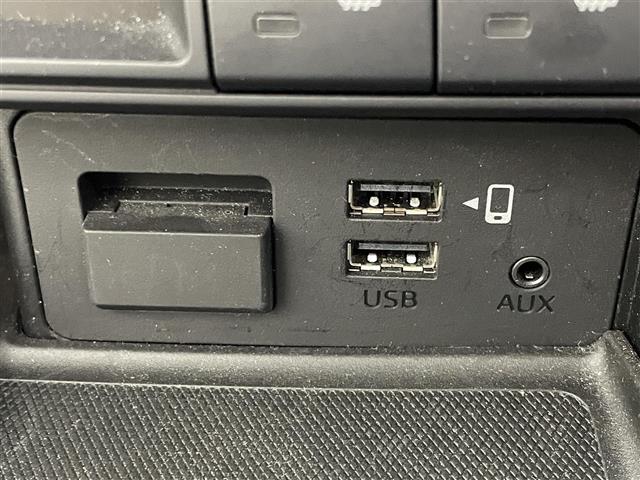 【ETC】有料道路を利用する際に料金所で停止することなく通過できる、ETC車載器（ノンストップ自動料金収受システム機器）が装備されています。セットアップを行うことで利用可能になります。