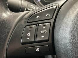 【ステアリングスイッチ】を装備しております。オーディオ操作をハンドルで行うことが可能です。