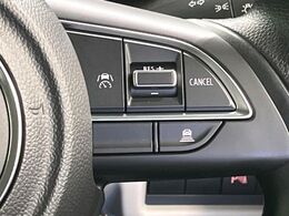 【アダプティブクルーズコントロール】高速道路での長距離走行が楽に！！自動で速度を保つクルーズコントロールが、衝突軽減システムと連携し、前方の車両を感知して車間を保つように速度調節してくれます！！