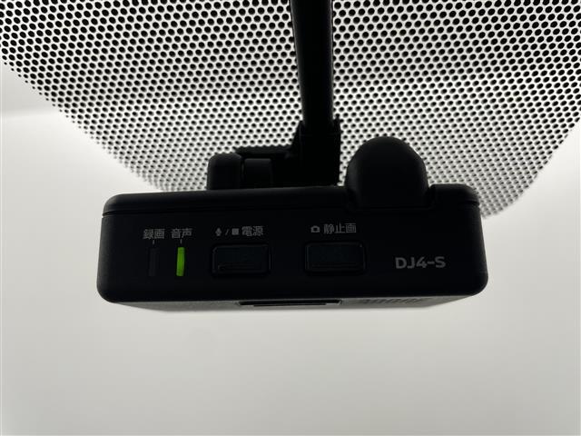 【ドライブレコーダー】映像・音声などの運転中の記録を残します。事故などを起こした起こされた時の証拠になりえますので、もしも時でも安心ですね。
