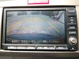 後方確認はオマカセのリアカメラ付です。雨天時や夜間のバック駐車時などで特に視界の安全確認に役立ちます。