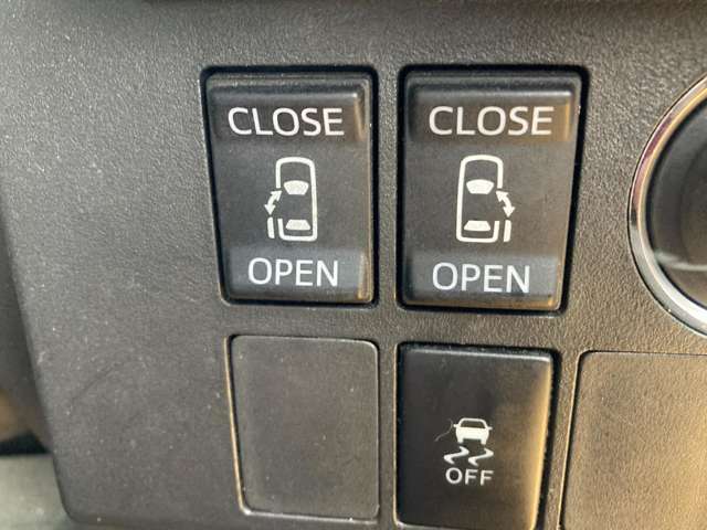 電動スライドドアが運転席からも開閉できます