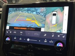 【パノラミックビューモニター】専用のカメラにより、上から見下ろしたような視点で360度クルマの周囲を確認することができます☆死角部分も確認しやすく、狭い場所での切り返しや駐車もスムーズに行えます。