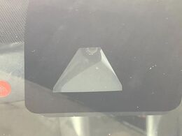 【トヨタセーフティセンス】走行中に前方の車両等を認識し、衝突しそうな時は警報とブレーキで衝突回避と被害軽減をアシスト。より安全にドライブをお楽しみいただけます。