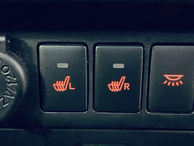 「シートヒーター」　寒い冬の必需品♪エアコンよりも早く暖めてくれます☆