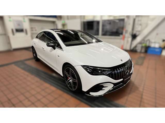 車両は屋内展示しておりますので天候に関係なくごゆっくりコンディションご確認頂けます。車両を屋内保管場へ移動している場合が御座いますのでご来店前に在庫確認頂けると幸いです。