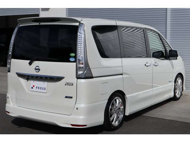 車両入庫チェックではエンジン・機関系をはじめ、電装装備、内装など100項目以上のチェックをしています。試乗も行なっていますのでご安心下さい。