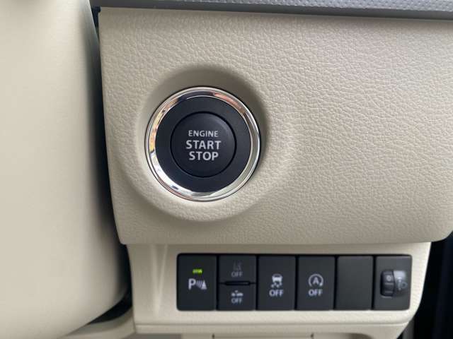 日常に便利な機能のスイッチがいろいろ！　各機能のスイッチが運転席付近に集約！　　（^^♪