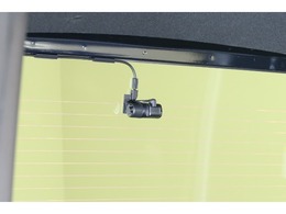 前後に『ドライブレコーダー』を装備♪動画を残すことで万が一の事態に遭遇した時の必須アイテムです！急ブレーキ・急ハンドルが起こった際、自動で記録が上書きされずに保存され、後でPC等で確認出来ます。