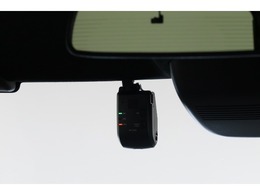 ◆◆『ドライブレコーダー』動画を残すことで万が一の事態に遭遇した時の必須アイテムです！急ブレーキ・急ハンドルが起こった際、自動で記録が上書きされずに保存され、後でPC等で確認出来ます。