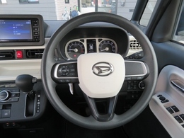 最近のクルマはたくさんスイッチがあるにゃん！そんなときも知識豊富なスタッフが親切にお教えするにゃん☆