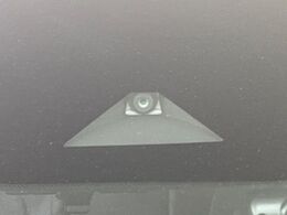 【インテリジェントエマージェンシーブレーキ】フロントカメラで前方の車両や歩行者を検知。衝突しそうな時は衝突被害軽減ブレーキが作動、衝突回避をサポート。より安全にドライブをお楽しみいただけます。