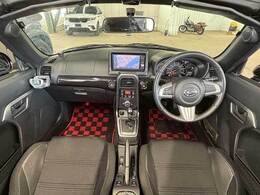 店内には最新ナビの展示ブースもございます。カロッツェリア・アルパイン・イクリプスのカーナビを取り扱っており、バックカメラ・フリップダウンモニターの取付も可能です。