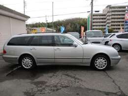 ベンツE240ステーションワゴン！！人気の後期タイプです。