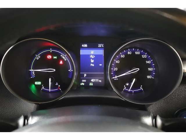 マルチインフォメーションディスプレイ付きのメーターです！エコ運転へ導く多彩な情報を表示してくれます。