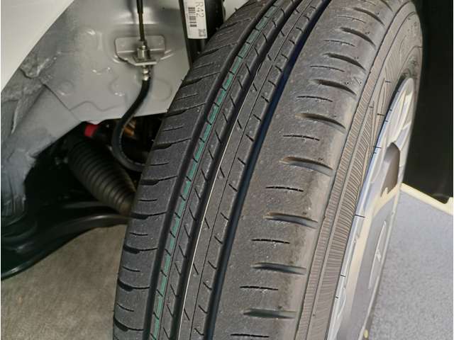 未使用車なのでタイヤの山だたっぷり！